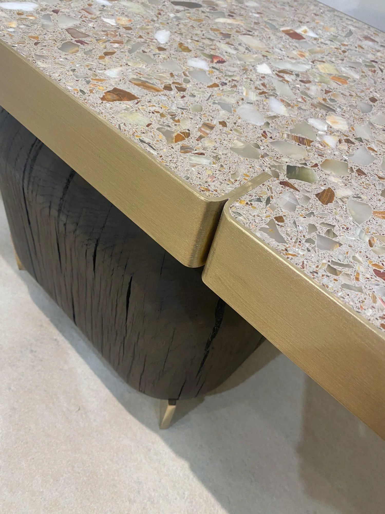 SAIKORO, design de mobilier pour liz tables, Design